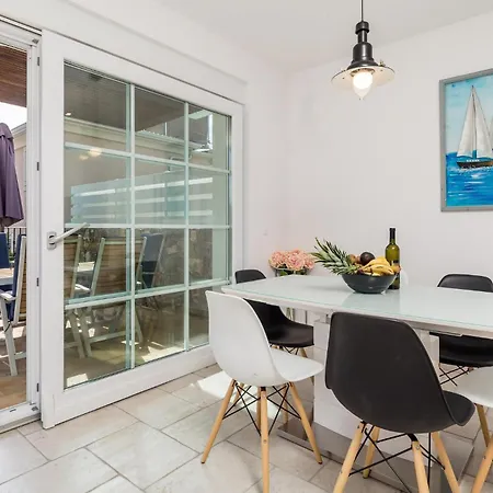Front In Prázdninový dům