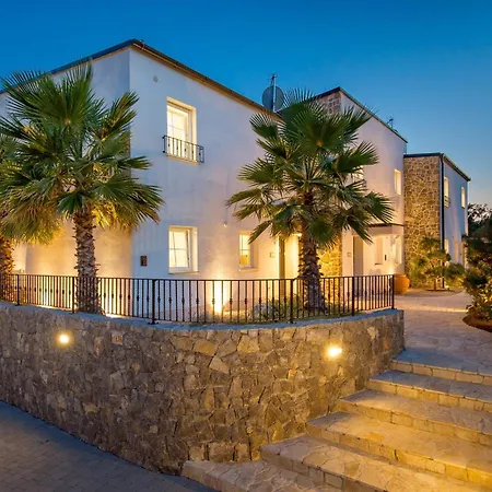 Lovely In With Kitchen Holiday home *