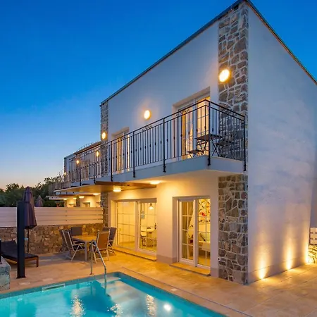 Lovely In With Kitchen Holiday home