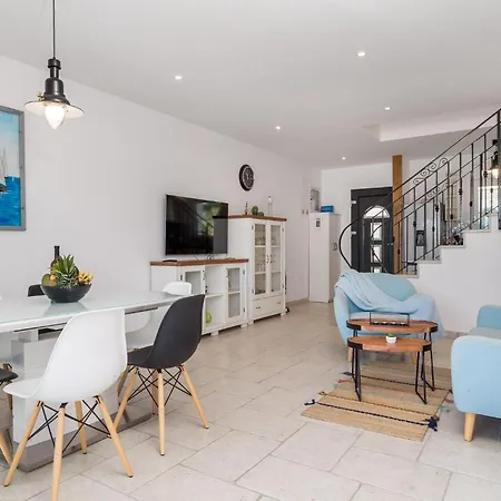 Holiday home Lovely In With Kitchen Kornic