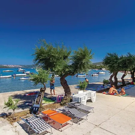 بيت للعطل 3 Bedroom In Kornić