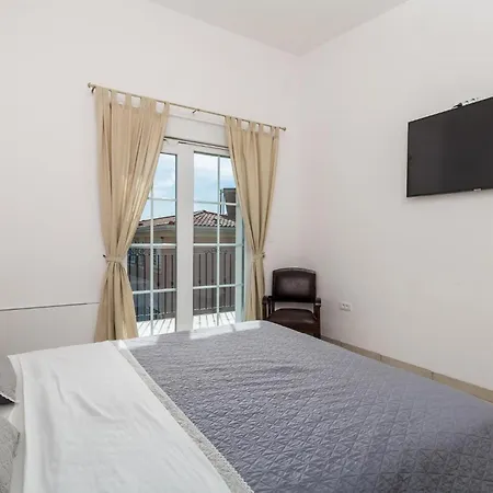 3 Bedroom In * Kornić