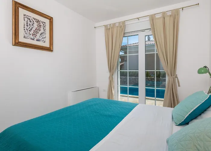 3 Bedroom In Case de vacanță Kornić